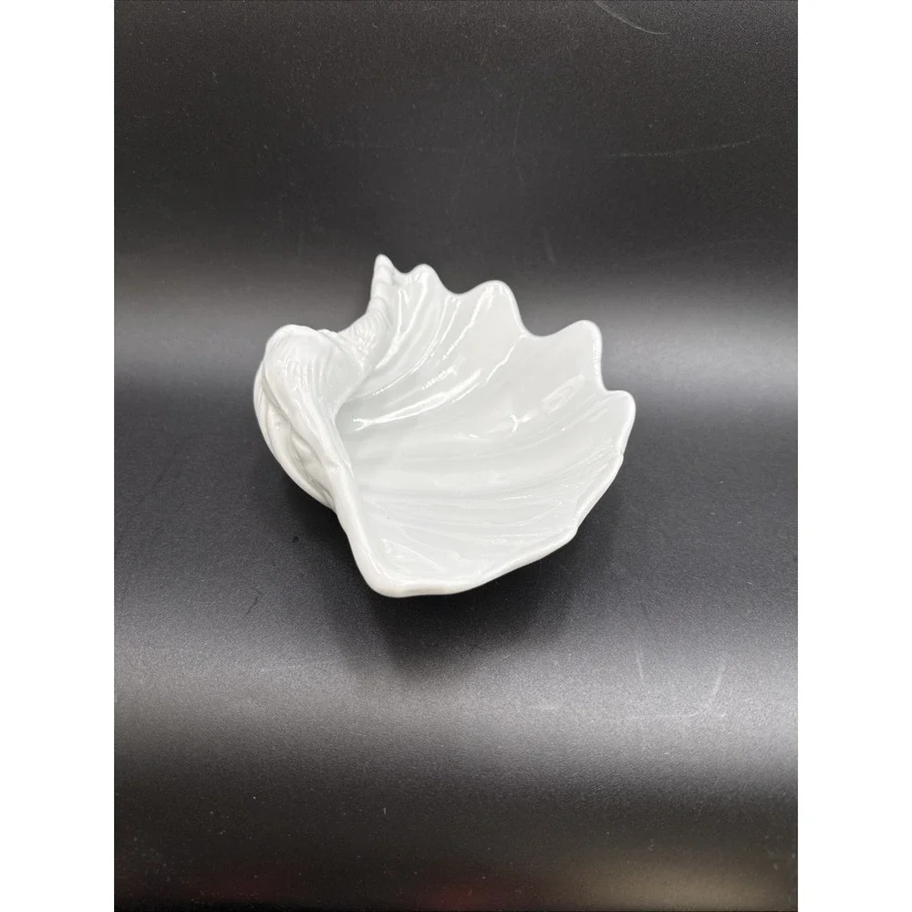 Pottery Barn White Clam Scallop Shell Appetizer / Soap Dish Discontinued EUC
